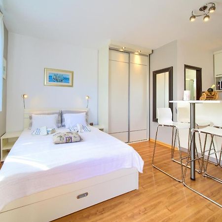 Studio Apartment Vesna クルク エクステリア 写真