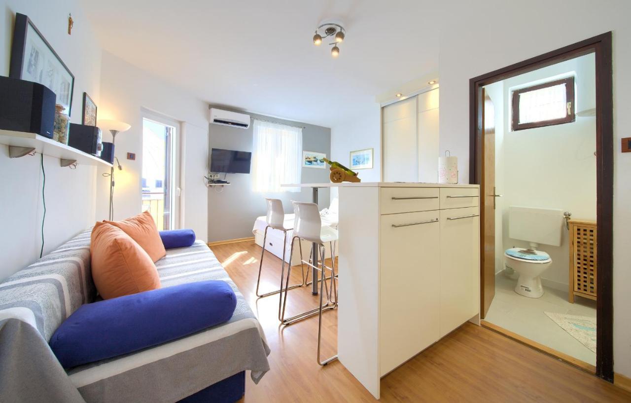 Studio Apartment Vesna クルク エクステリア 写真