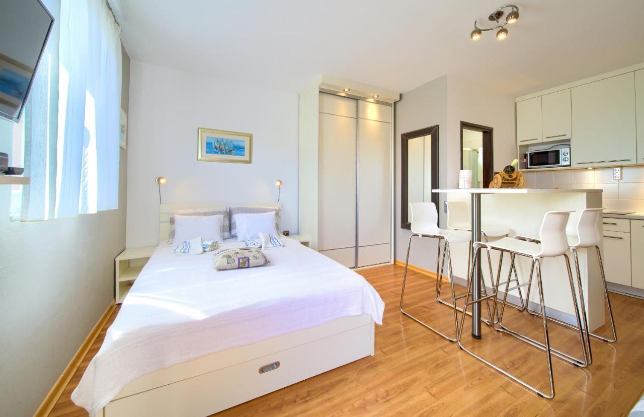 Studio Apartment Vesna クルク エクステリア 写真