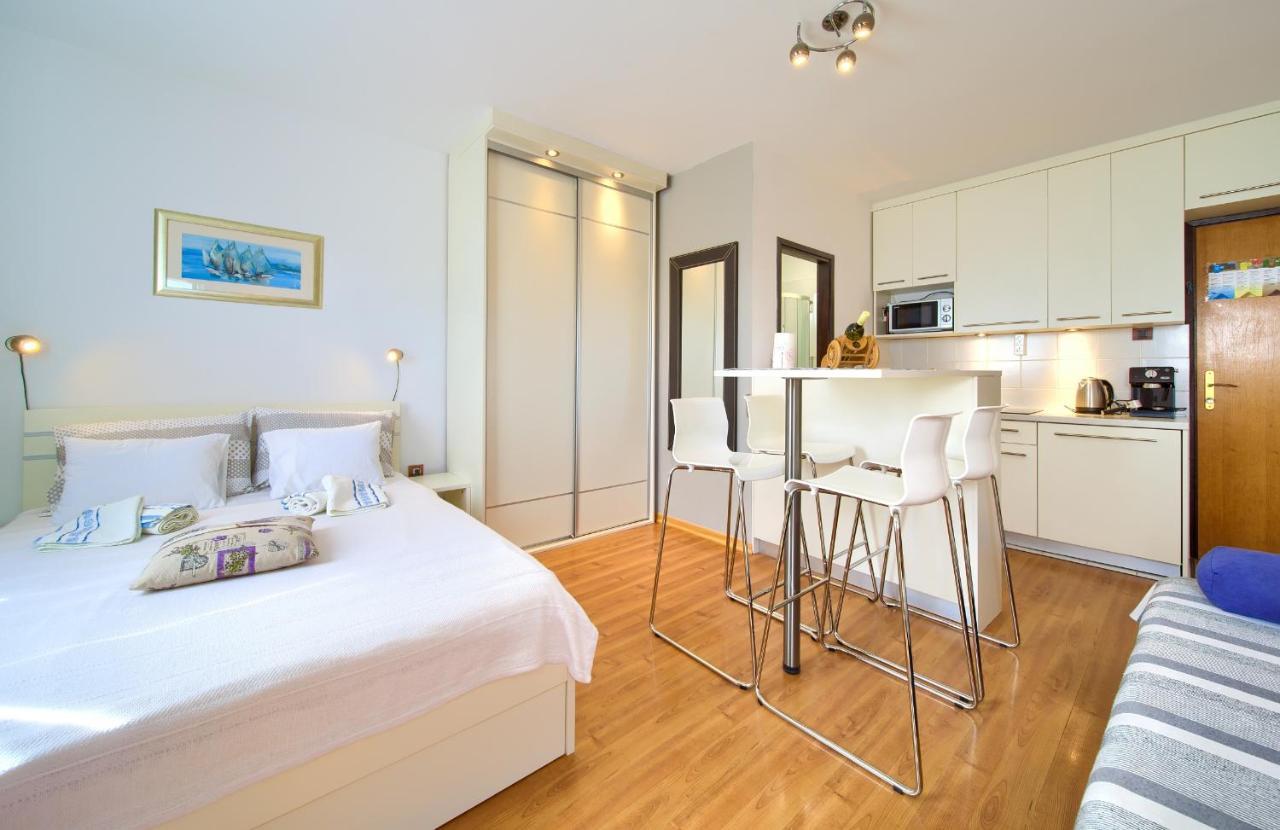 Studio Apartment Vesna クルク エクステリア 写真