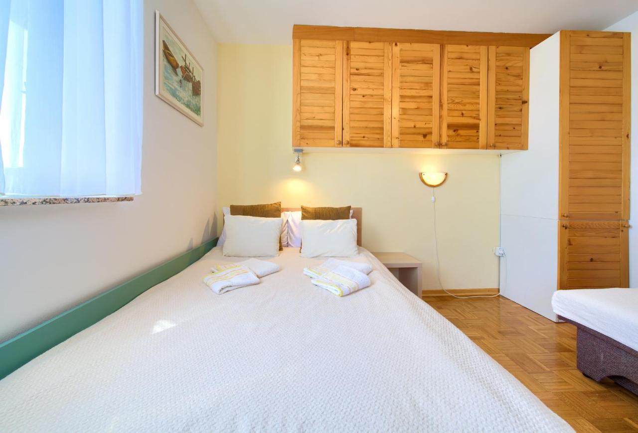 Studio Apartment Vesna クルク エクステリア 写真