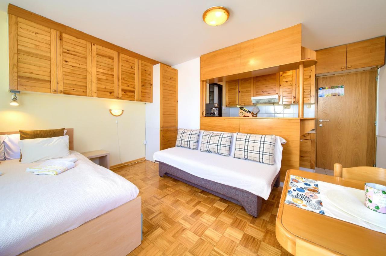 Studio Apartment Vesna クルク エクステリア 写真